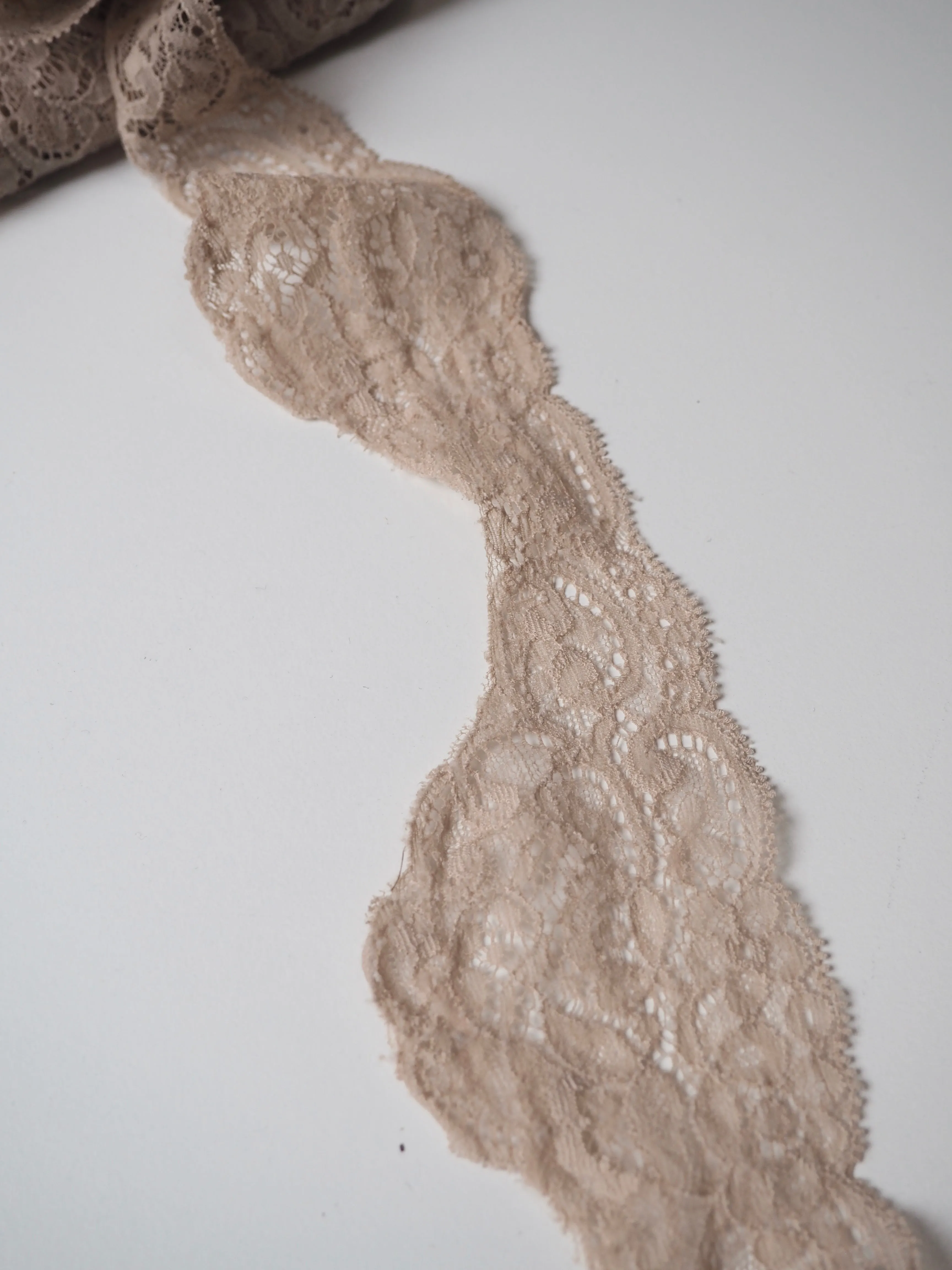 Beige Drop Scallop Lace Trim 6.5cm