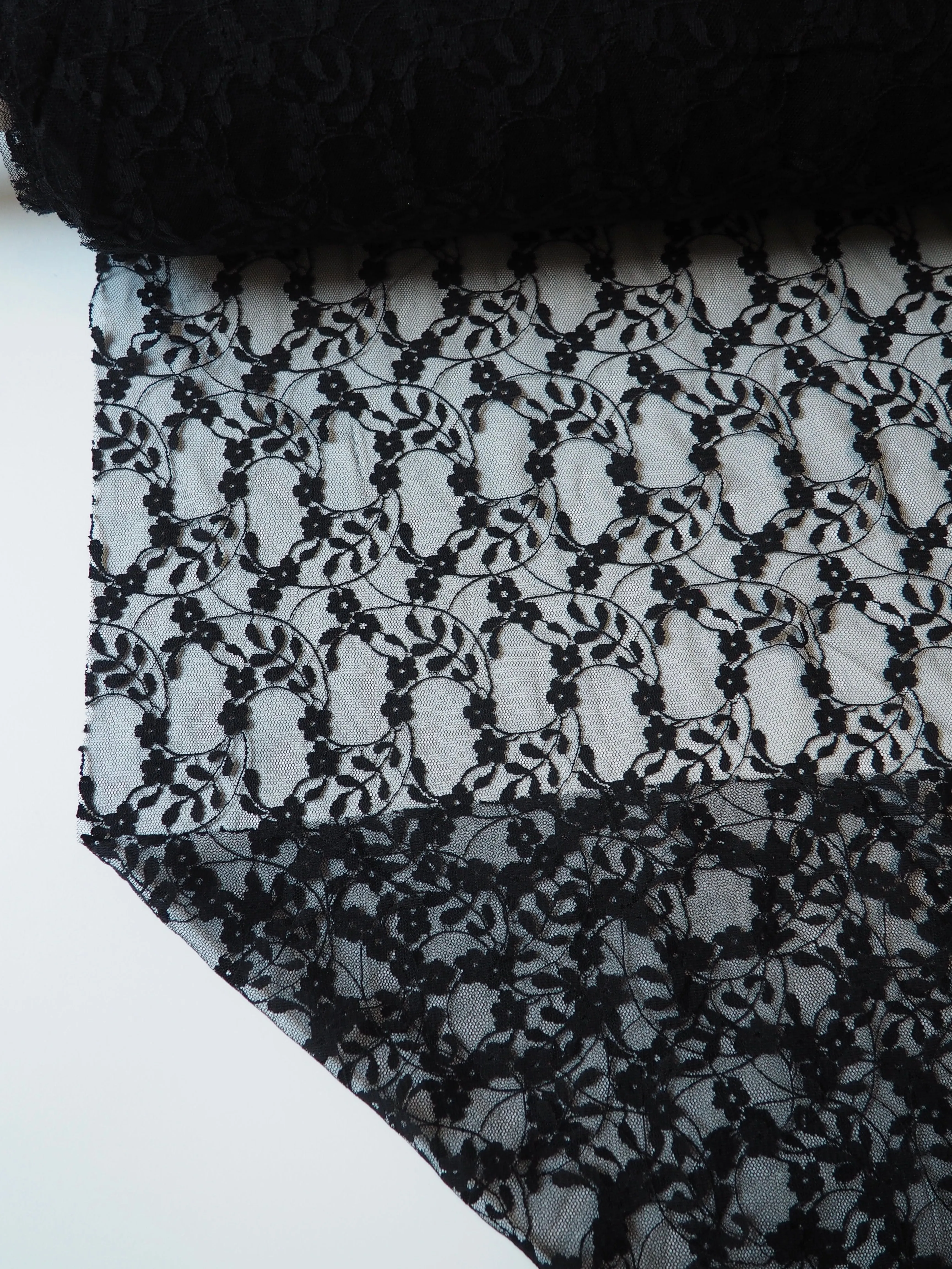 Black Trailing Flower Lace