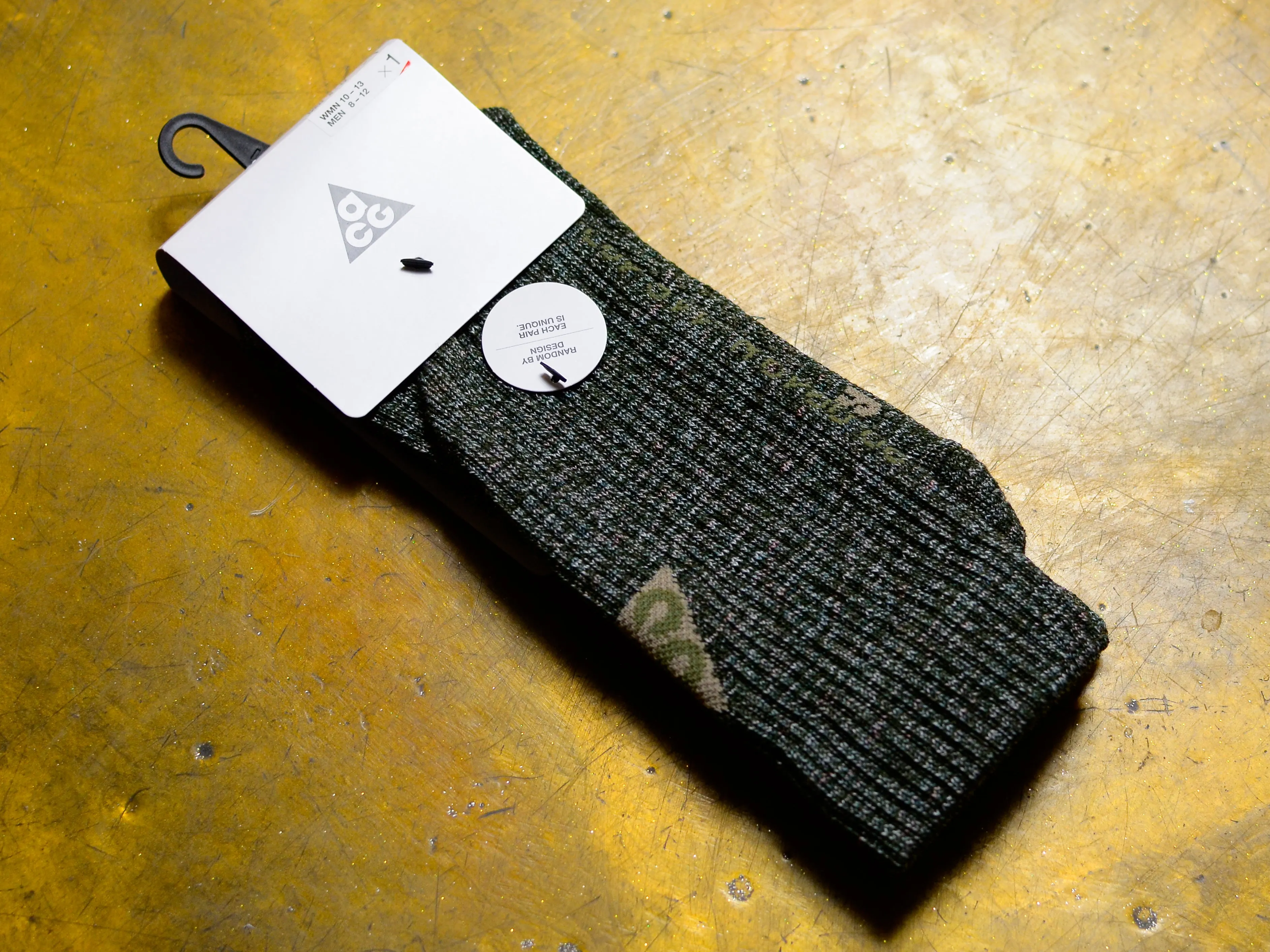 Nike ACG "Kelley Ridge" 2.0 Crew Socks - Medium Olive / Matte Olive